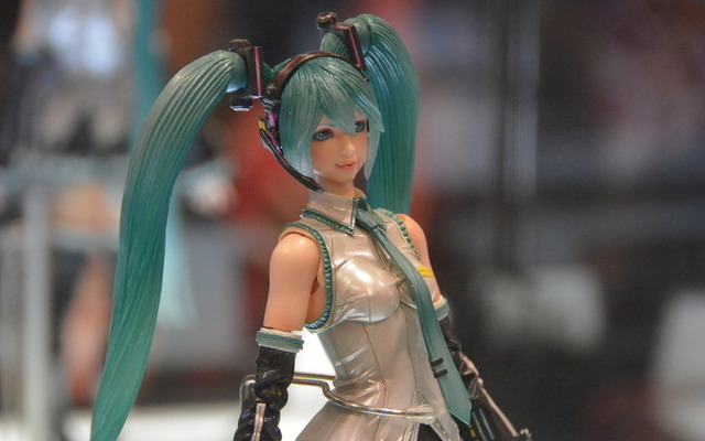 初音ミクやDCとのコラボフィギュアも展示、NYコミコンのスクエニブース現地レポ