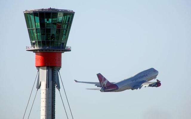 ヒースロー空港の管制塔