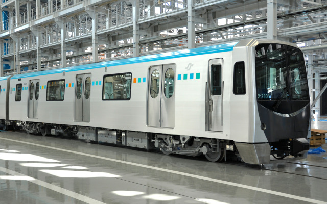 国交省東北運輸局は10月17日、仙台市に地下鉄東西線の完成検査合格書を交付する。写真は東西線に投入される2000系電車。