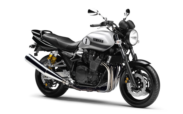 ヤマハ発動機、XJR1300に新色「シルバーメタリック1」を追加設定