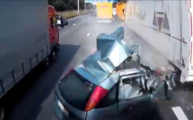 ベルギーの高速道路で起きた大事故