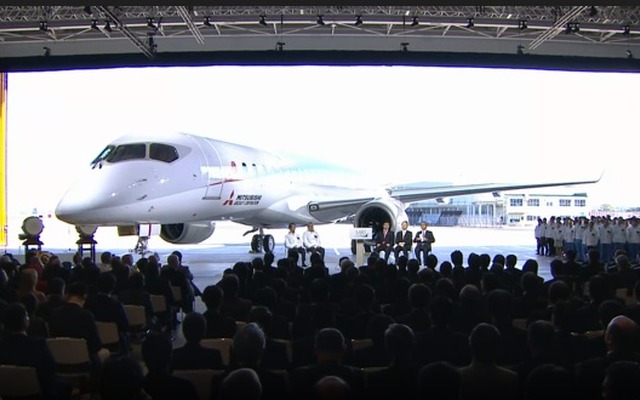 三菱重工と三菱航空機、MRJのロールアウト式典