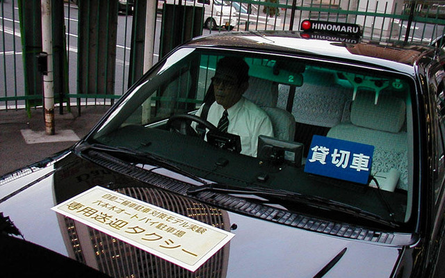 駐車場にとめて、無料タクシー送迎