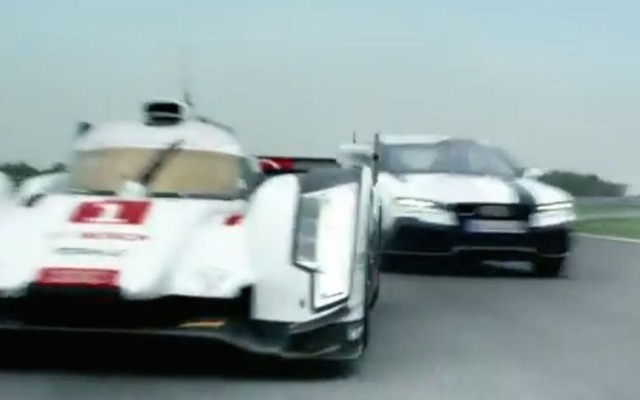 アウディのルマンレーサーとRS7スポーツバックのロボットカー（動画キャプチャ）