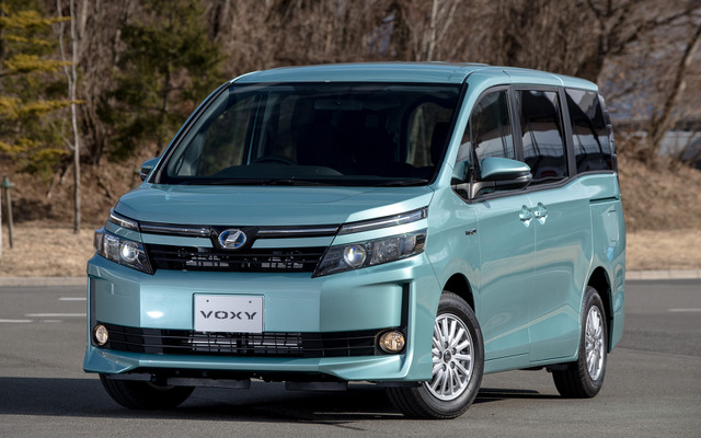 トヨタ・ヴォクシー ハイブリッド V（参考画像）