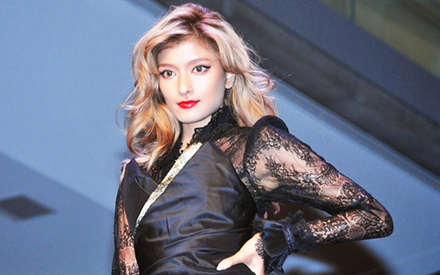 “ドラキュラ”衣装で登場した、ローラ／『ドラキュラZERO』イベント