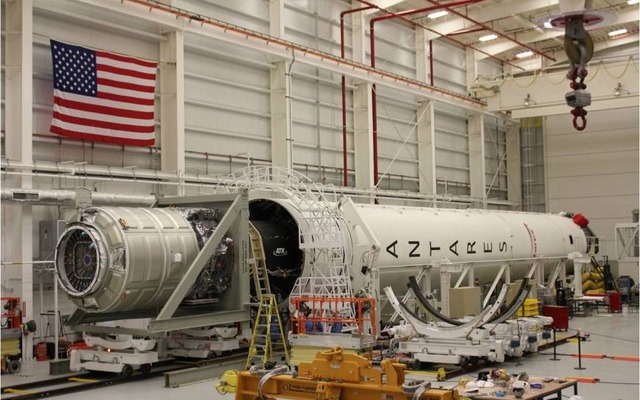 アンタレスロケットに結合されるシグナス補給船運用3号機（出典：Orbital Sciences Corporation）
