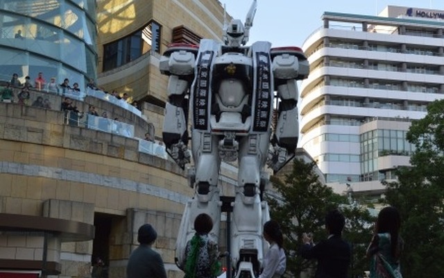 『THE NEXT GENERATION パトレイバー』東京国際映画祭デッキアップ(c)2014 HEADGEAR/「THE NEXT GENERATION -PATLABOR-」製作委員会