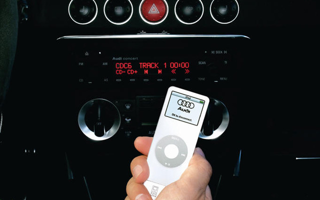アウディ TT を買うと iPod とアダプターがついてくる