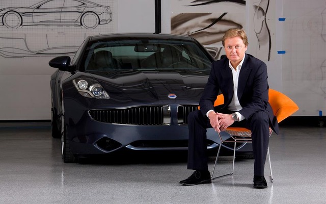 フィスカーオートモーティブのヘンリック・フィスカー元会長とPHVスポーツカーのカルマ