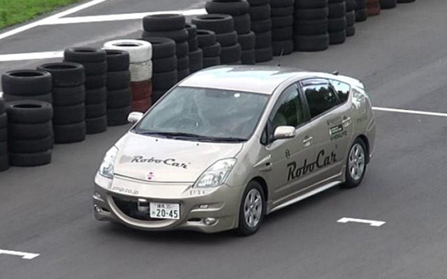 ZMP RoboCar HV（前後左右にレーザセンサを取付）