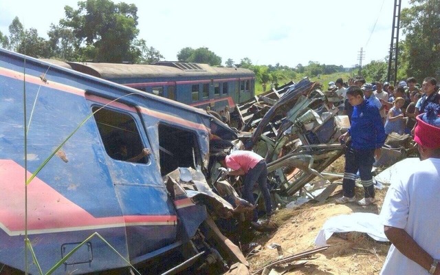 タイ東北で列車がトラックに衝突・脱線　４人死亡、８０人けが