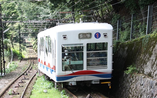 京福電鉄は11月中の6日間、叡山ケーブルでナイター運行を実施。通常は18時台に運行を終了するが、ナイター運行日は20時台まで運行する。