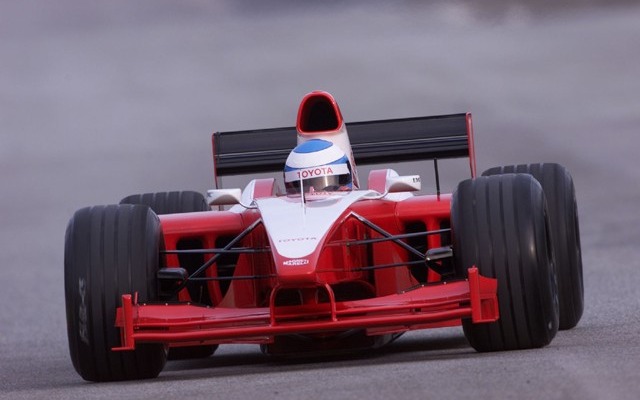 【トヨタF1ドリーム】サロがトヨタF1で初クラッシュ