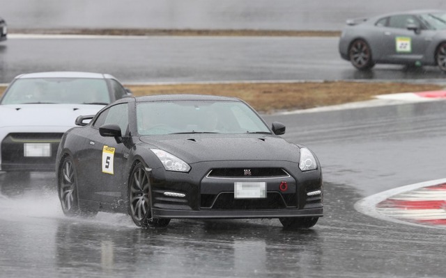 R35 ワンメイクドライビングレッスン