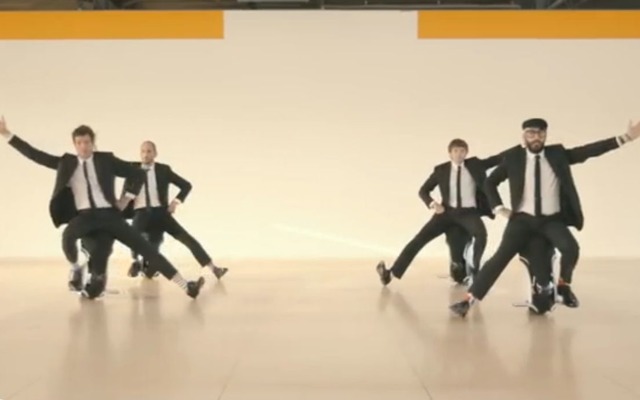 ホンダのUNI-CUB βを起用した「OK Go」のミュージックビデオ