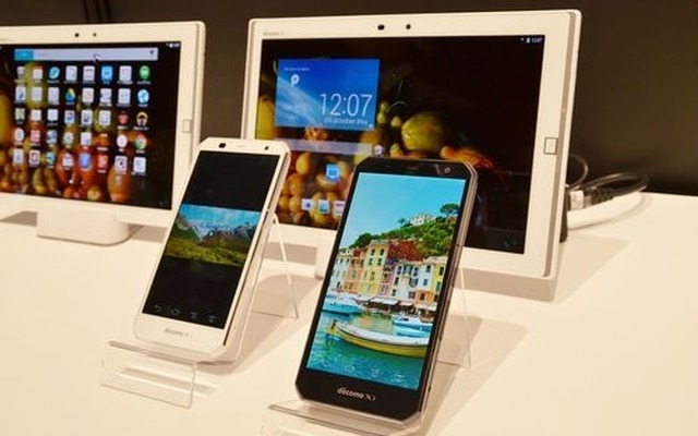 WQHDディスプレイを搭載した「ARROWS NX F-02G」