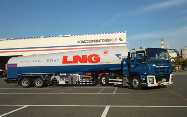 CNGを燃料とするLNGローリー車