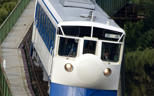 予土線を走る「鉄道ホビートレイン」（JR四国提供）。12月6～9日は西条市の四国鉄道文化館で展示される。