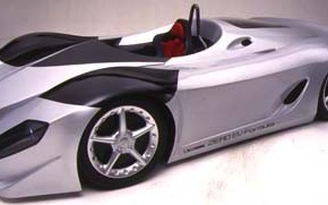 【春休み】実用モデルからフォーミュラカーまで---電気自動車が集合