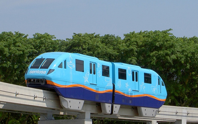 シンガポールの都市交通セントーサエクスプレスの車両