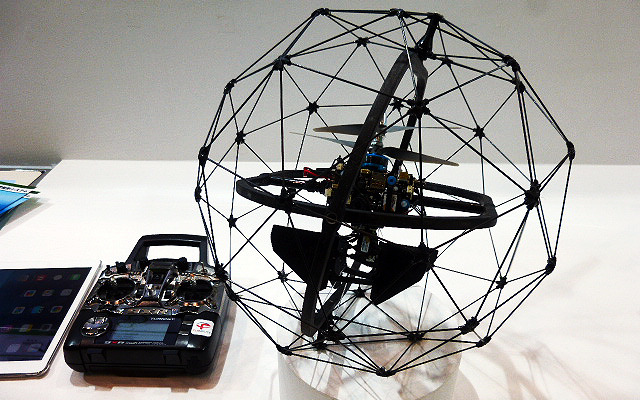 NEXCO東日本の「球体型スキャニングロボット実証実験」（ハイウェイテクノフェア2014）