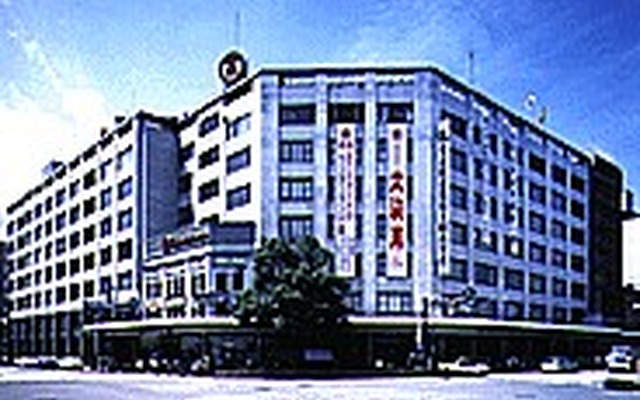 駐車場待ちのクルマは迷惑---地元が高島屋に改善要求