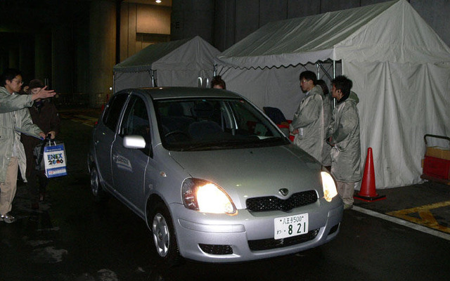 【ENEX2006】燃料電池車の試乗、雨の影響で少数