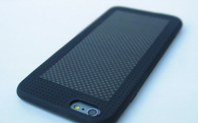 どんな高さから落としても大丈夫なiPhoneケース「TuffCarbon Shield」　米シアトル