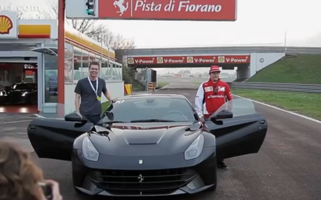 フェラーリ F12 ベルリネッタとキミ・ライコネン選手