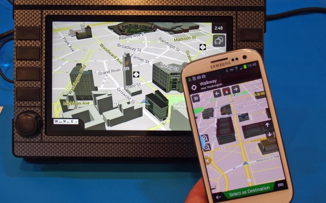 スマートフォンとカーナビゲーションの相互連携を実現する『iGO primo nextgen』搭載のデモ機