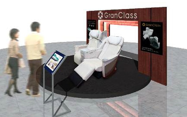 「グランクラス」シート展示のイメージ。11月28日から来年1月4日まで函館駅で展示される。