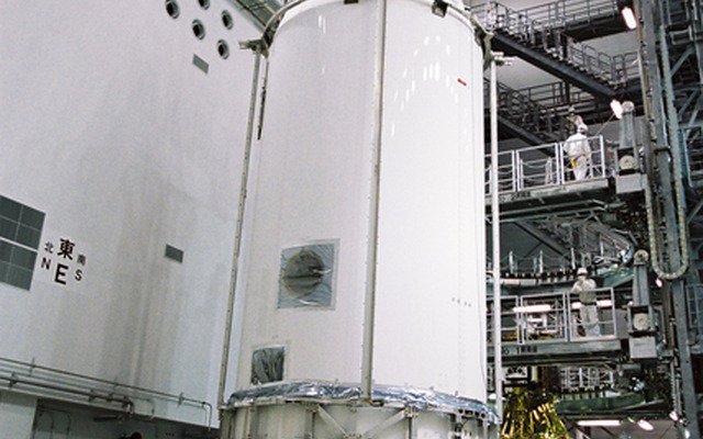 「はやぶさ2」　フェアリング　(C) JAXA