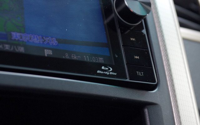 RX01WD/RX01Dは、市販向けAV一体機としては初めてブルーレイディスクのプレーヤーを内蔵