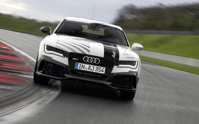 アウディ RS7 のロボットカー