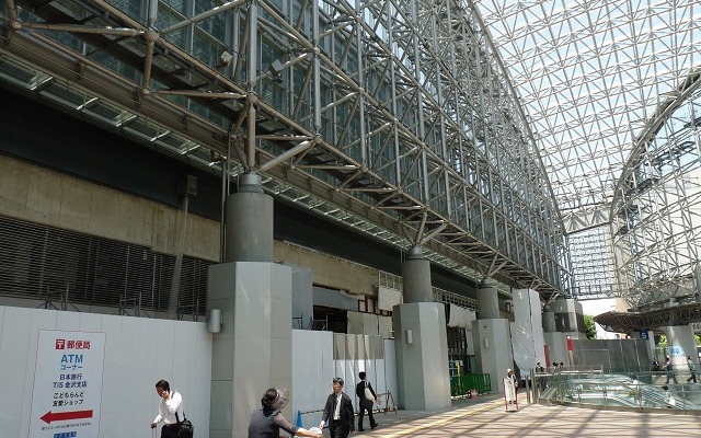 JR西日本は北陸新幹線5駅で使用する発車メロディーの使用楽曲を発表。金沢駅ではPurfumeなどのプロデュースで知られる中田ヤスタカさんのオリジナル曲が使われる。