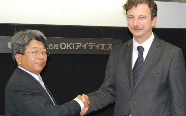 OIDS穴田社長（左）とザイロン社コバチェスCEO