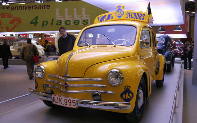 【レトロモビル06】年グルマはルノー 4CV