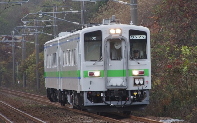 JR北海道のダイヤ改正は本州直通の寝台列車の廃止を除き、小幅な変更にとどまる。写真は一部の列車で時刻の見直しが行われる室蘭本線の普通列車。