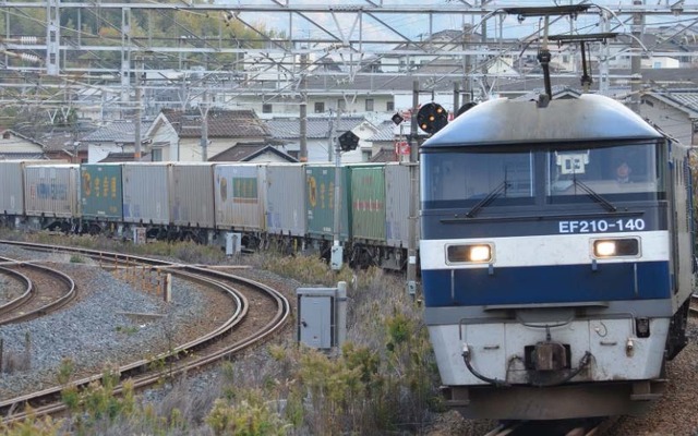 関東～九州間では東京貨物ターミナルを深夜に発車する福岡貨物ターミナル行きが新設される。