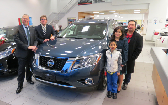 日産ブランドがカナダで初めて年間10万台を販売。10万台目となった日産パスファインダー