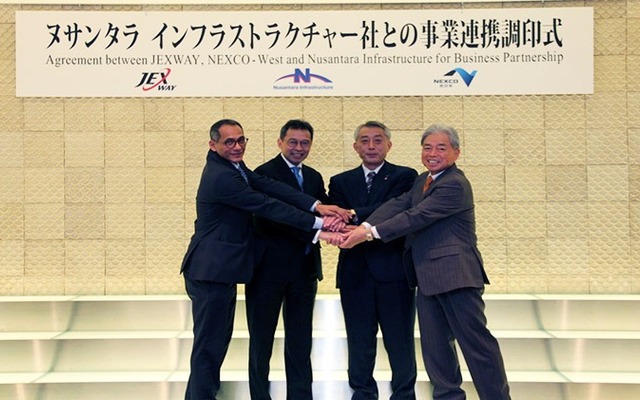左から、NI社 ダニー・ハッサン取締役、同社ランダニ・バスリ社長、NEXCO西日本 石塚由成社長、JEXWAY 黒田孝次社長