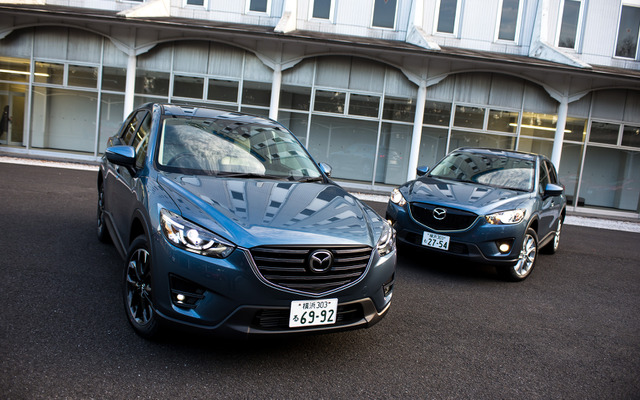 マツダ CX-5 改良新型（左）、現行型（右）