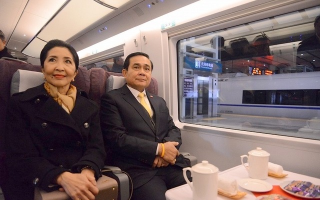 タイ軍政首相、中国で高速鉄道に試乗