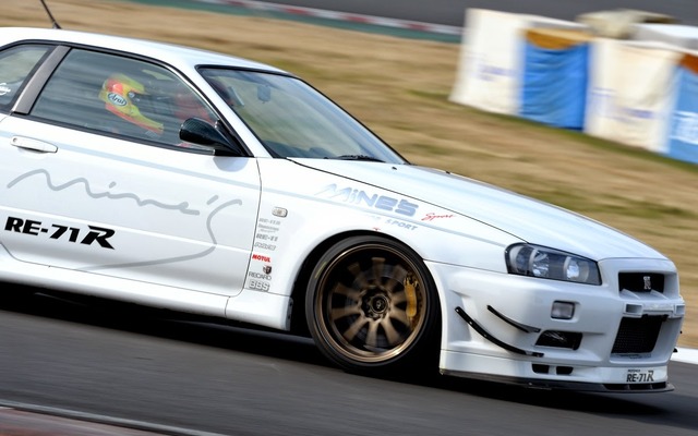 POTENZA RE-71Rを装着したマインズ スカイライン GT-R（R34）