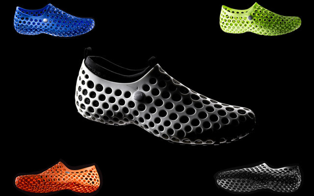 「Nike ZVEZDOCHKA」の10周年記念復刻モデル