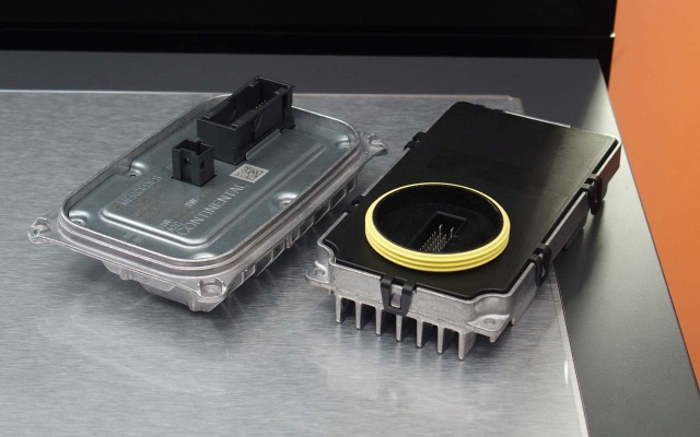 メルセデスベンツ用に供給中にLEDヘッドライトのECU