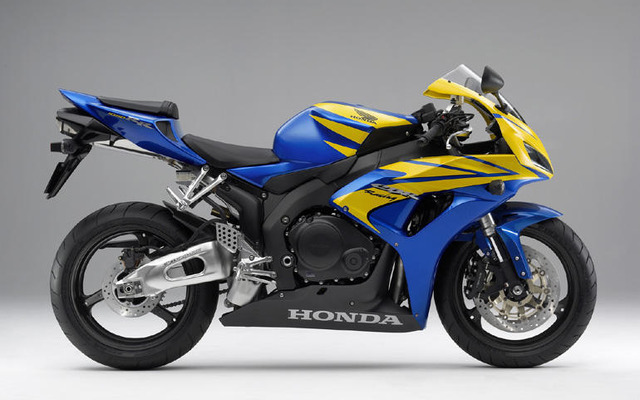 ホンダ CBR1000RR をモデルチェンジ…軽量化などで操縦性向上