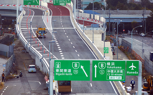 湾岸道へと合流する大井ジャンクションを見る。ここから羽田空港までは約10km、15分