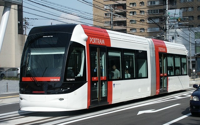 富山市は北陸新幹線の延伸開業にあわせ、市内の路面電車を無料で利用できるキャンペーンを実施する。写真は富山ライトレール。